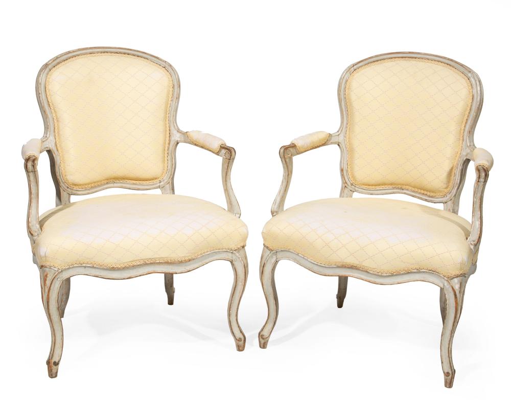 PAIR OF LOUIS XV STYLE GRIS PEINTE 31870f