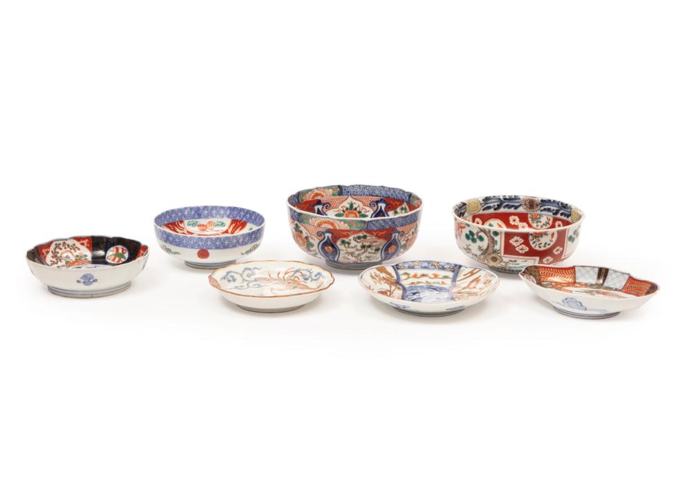 JAPANESE IMARI PORCELAIN TABLEWAREAssembled 318800