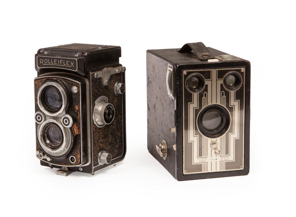 TWO VINTAGE CAMERASTwo Vintage 318872