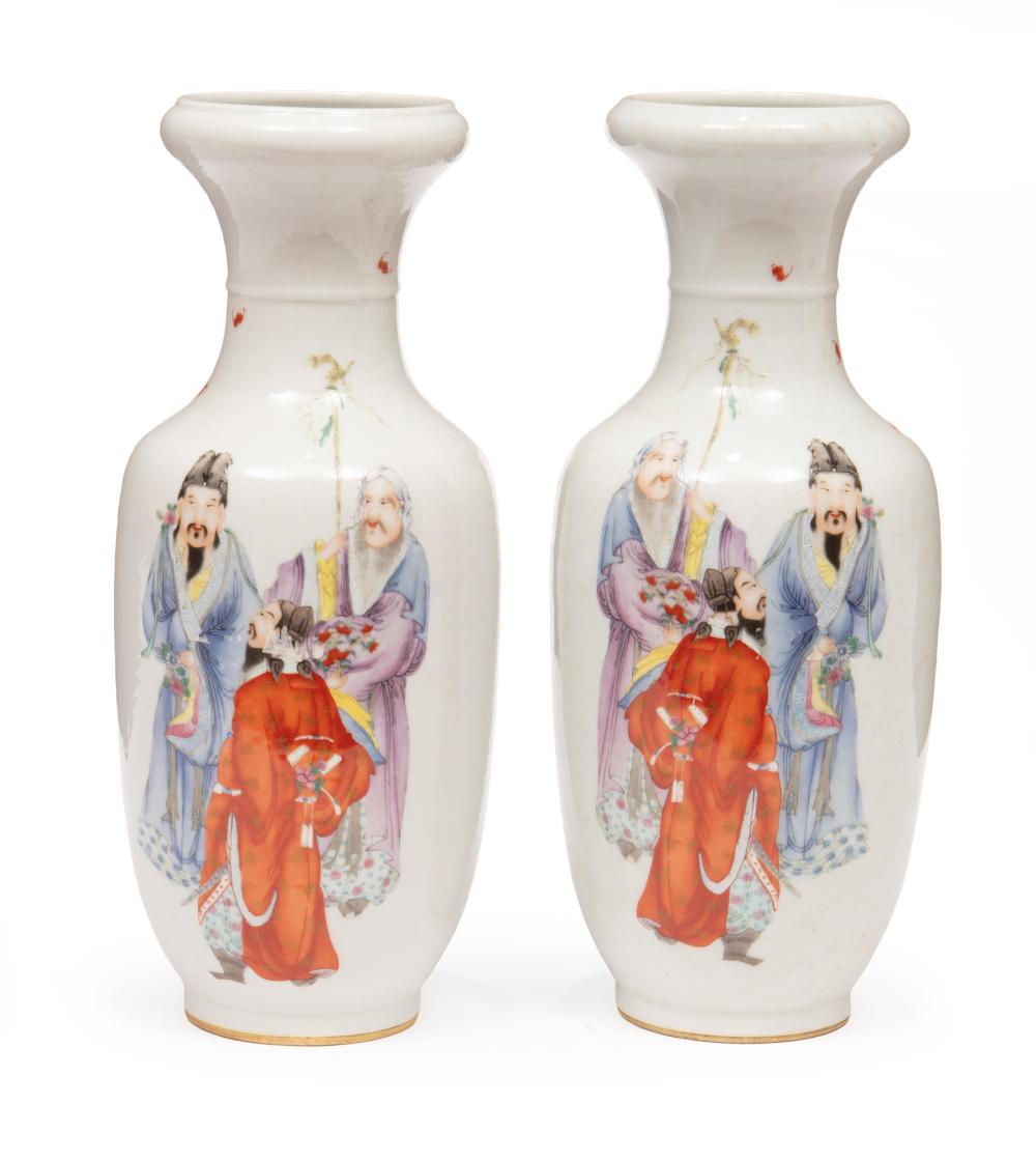 PAIR OF CHINESE FAMILLE ROSE PORCELAIN