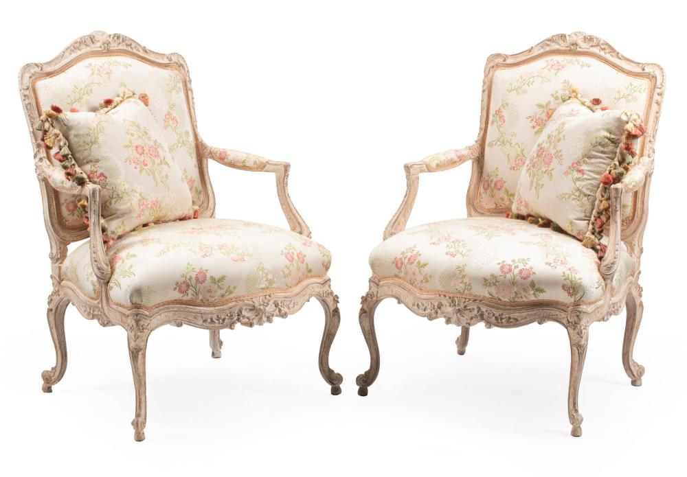 PAIR OF LOUIS XV-STYLE CRèME PEINTE