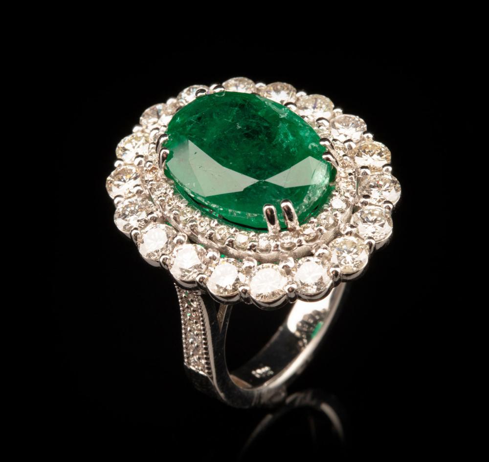18 KT WHITE GOLD EMERALD AND 318b43