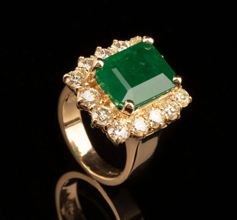 18 KT YELLOW GOLD EMERALD AND 318b3f