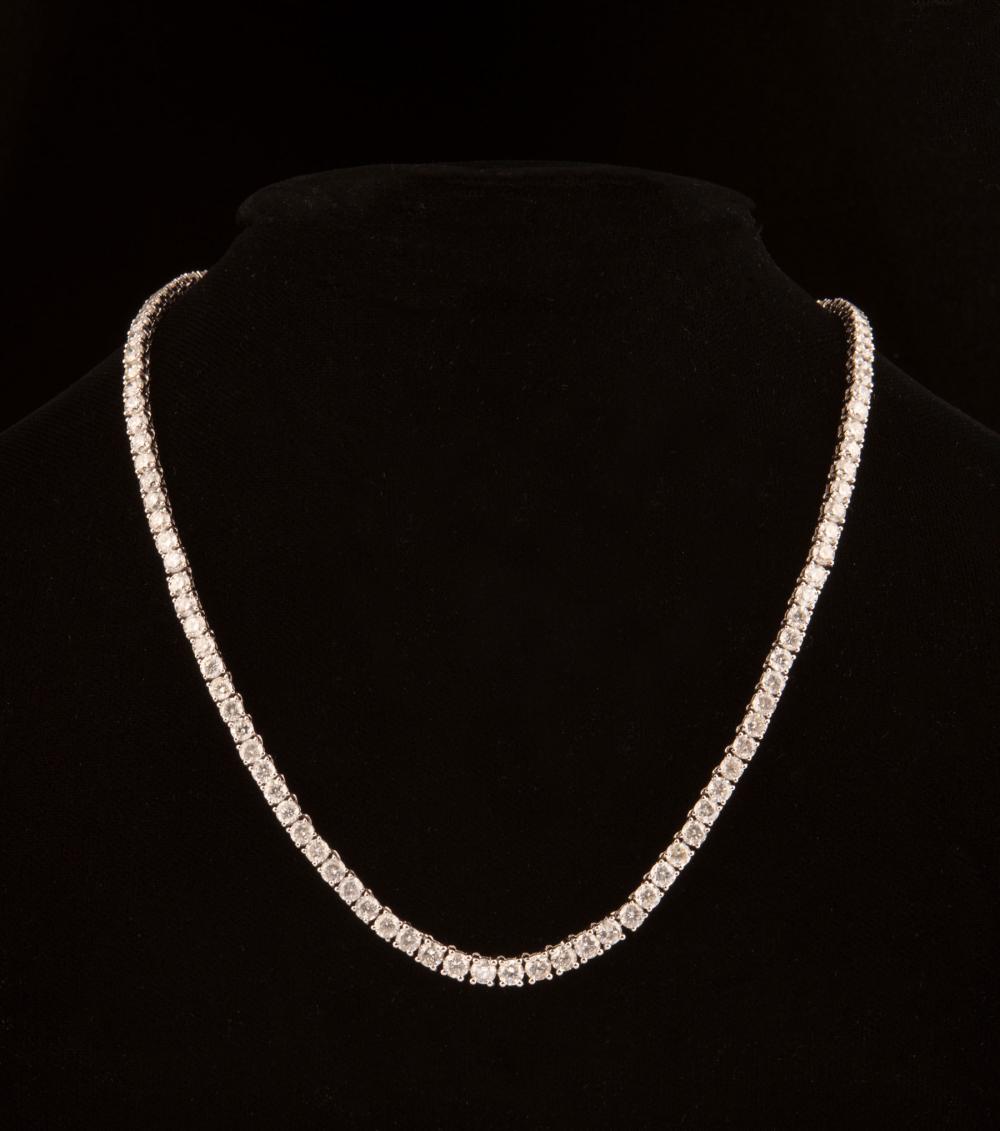 18 KT WHITE GOLD AND DIAMOND NECKLACE18 318b4b