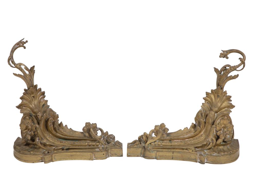 PAIR OF LOUIS XV STYLE BRONZE CHENETSPair 318b58