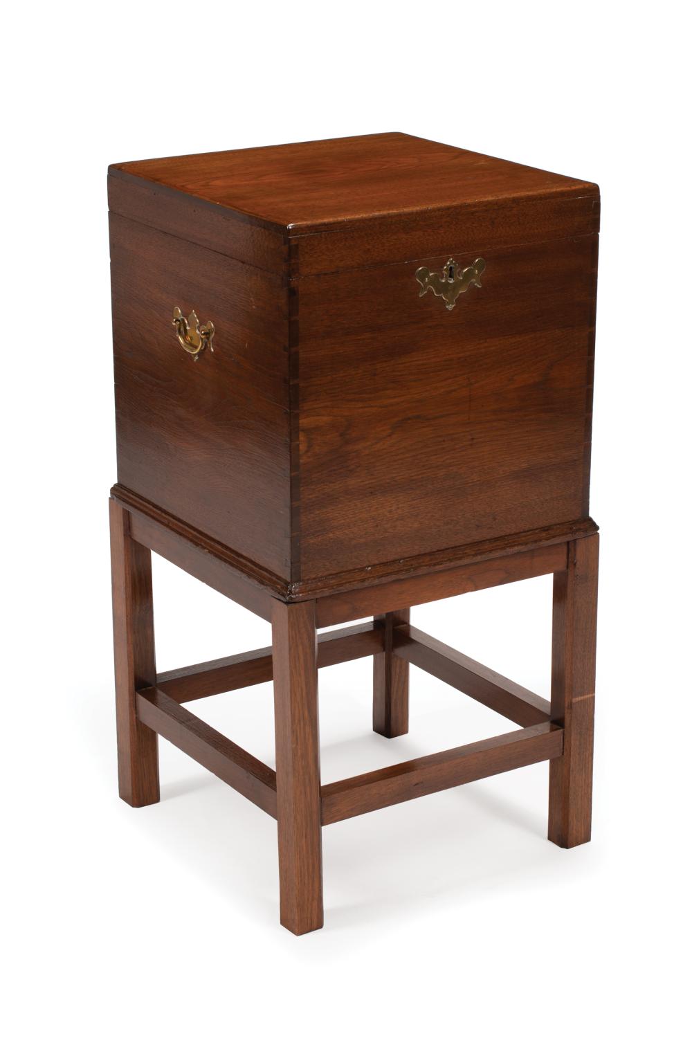 GEORGIAN STYLE MAHOGANY CELLARETTE 318c62