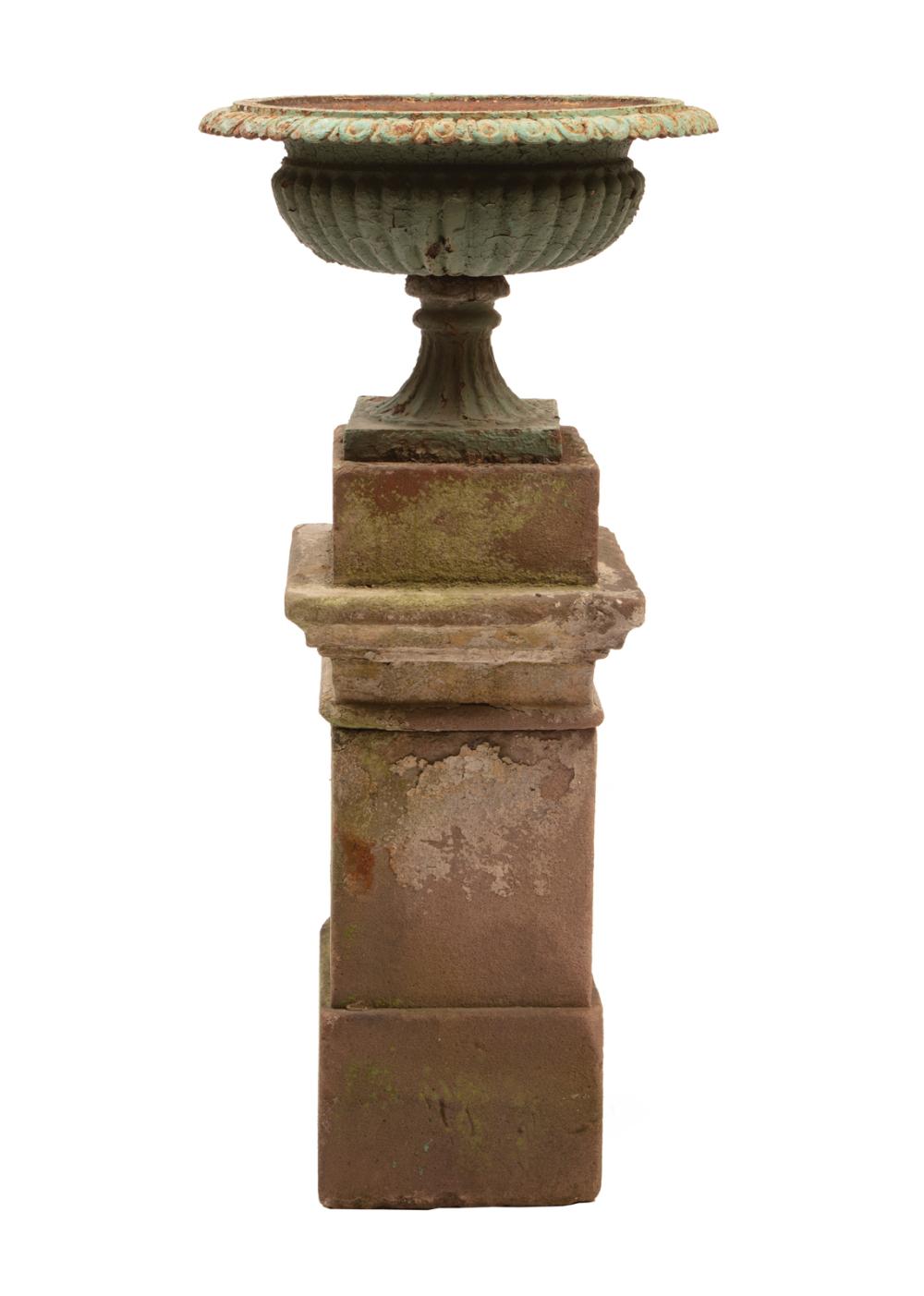 AMERICAN CAST IRON GARDEN URN ON 318d9f