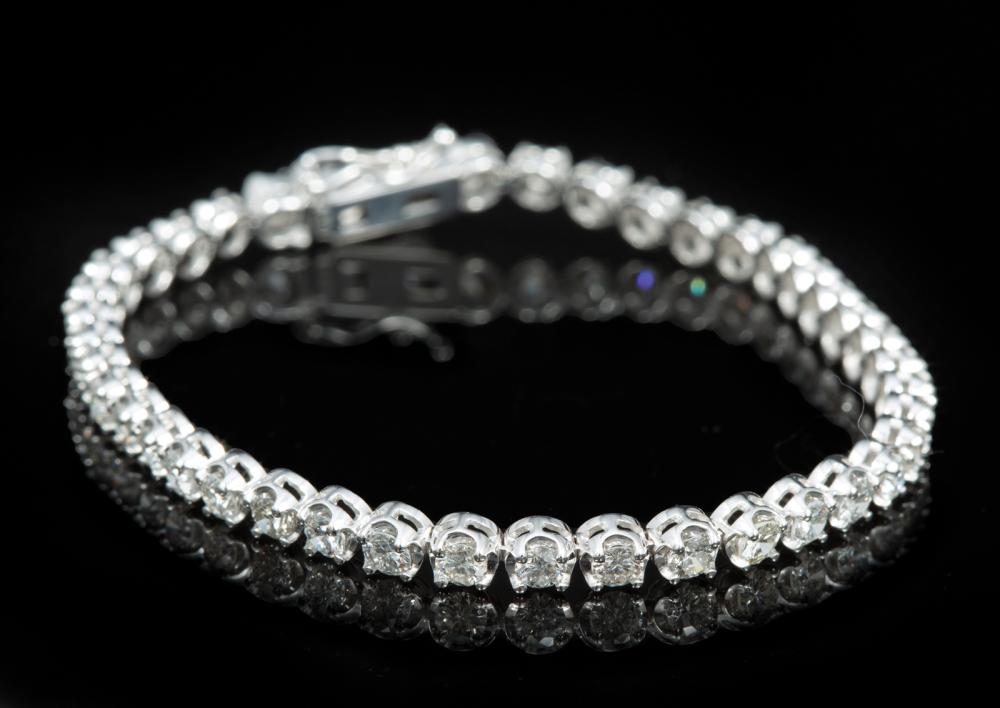 14 KT WHITE GOLD AND DIAMOND TENNIS 318f21