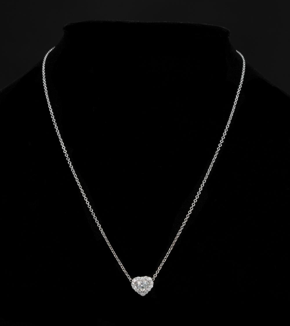 18 KT WHITE GOLD AND DIAMOND PENDANT 318f25