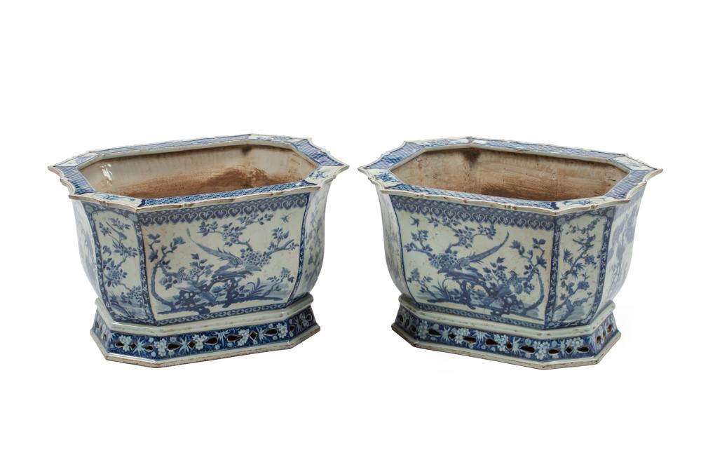 CHINESE BLUE AND WHITE PORCELAIN