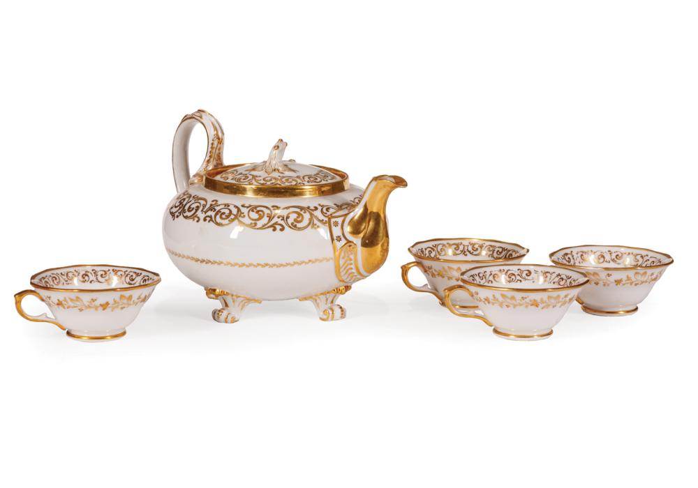 PARIS PORCELAIN TEAPOT AND FOUR CUPSParis