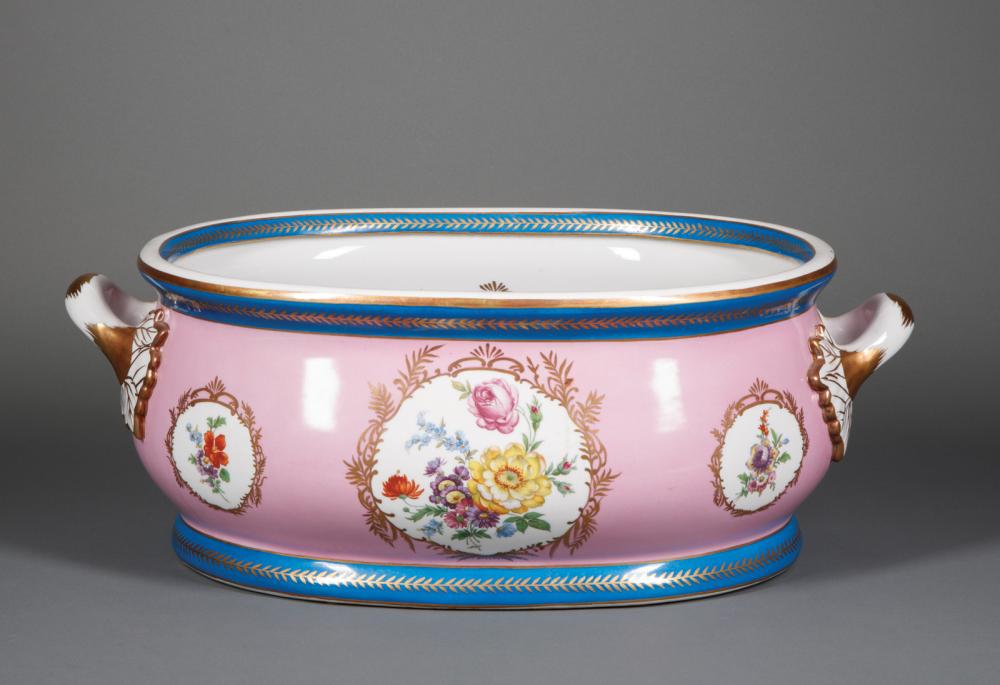 MEISSEN-STYLE PORCELAIN FOOT BASINMeissen-Style