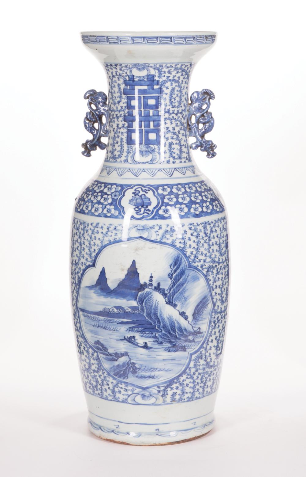 CHINESE BLUE AND WHITE PORCELAIN 31917b