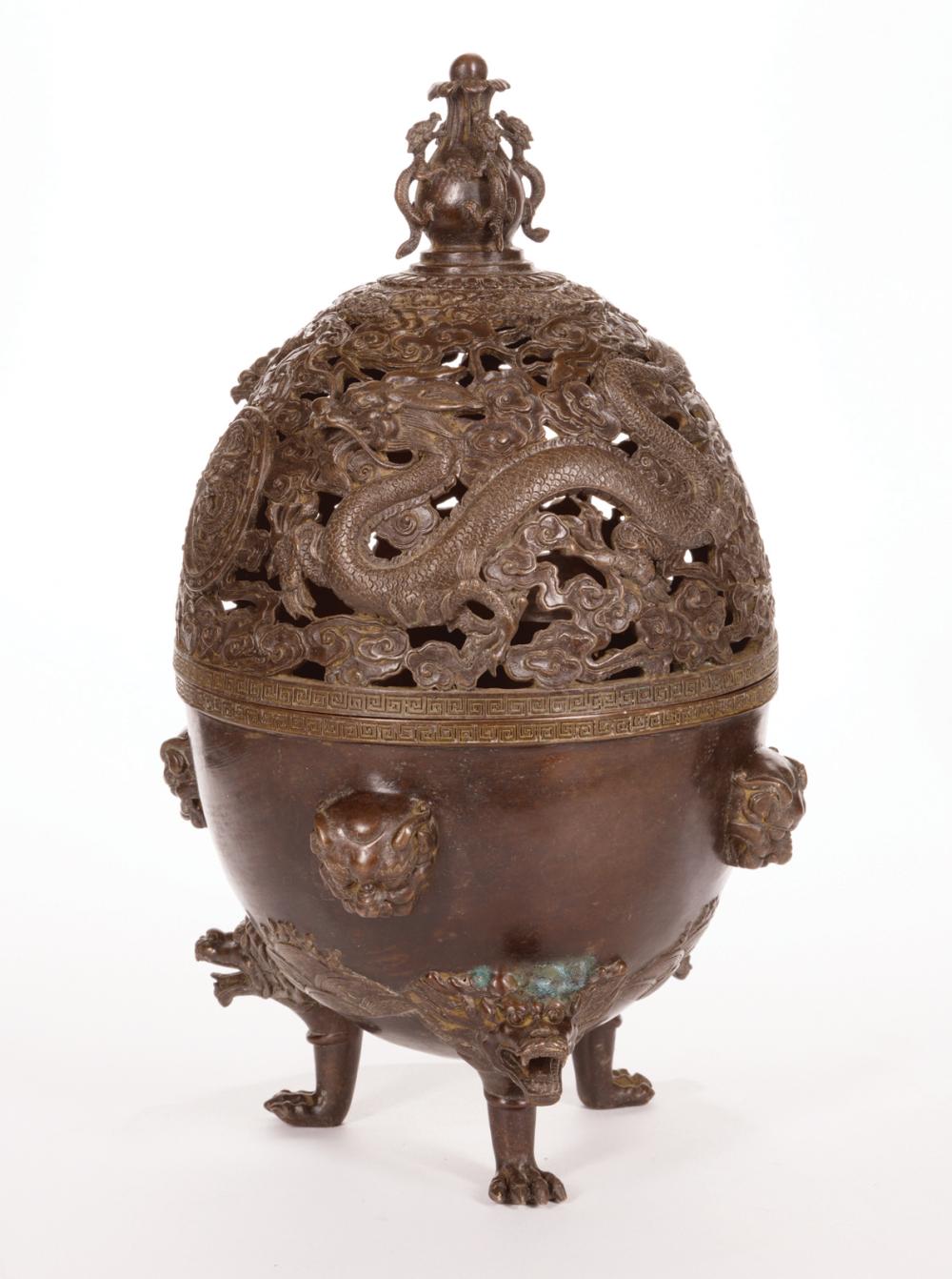 CHINESE BRONZE COVERED TRIPOD CENSERChinese 319194