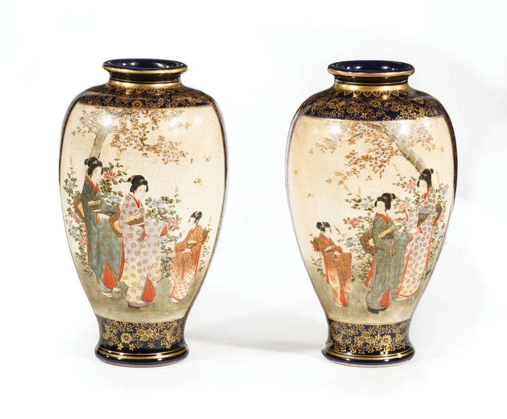 GOOD PAIR OF JAPANESE SATSUMA POTTERY