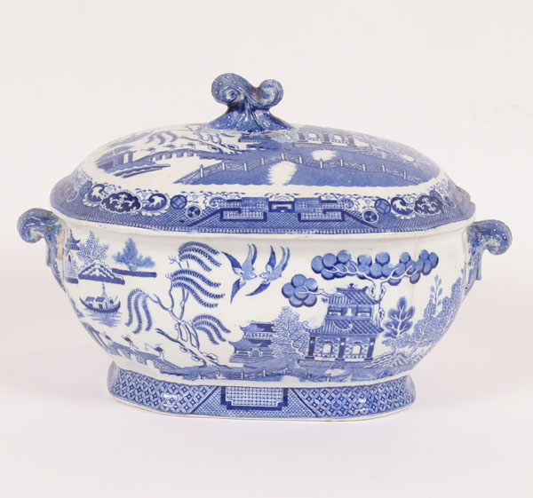 Vintage Blue Willow covered tureen  4f524