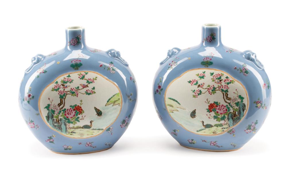CHINESE FAMILLE ROSE MOONFLASK 31944b