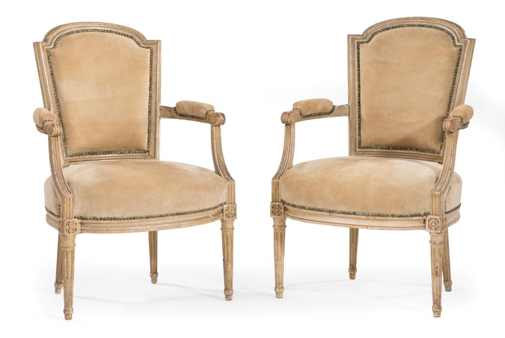 PAIR OF LOUIS XVI STYLE PAINTED 3194a4