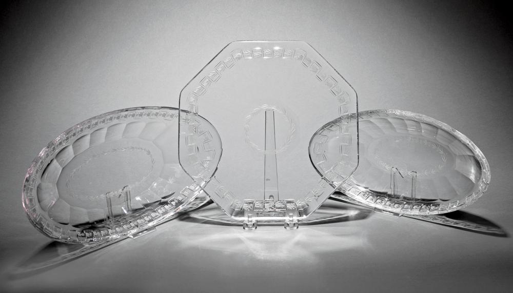 SINCLAIRE CUT AND ENGRAVED CRYSTAL SERVING