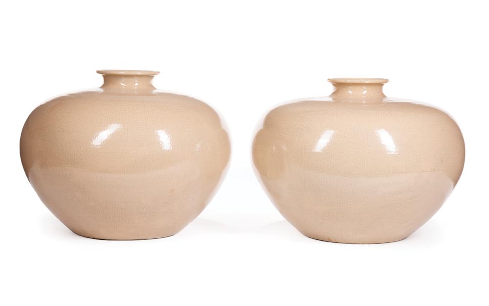 PAIR OF CHINESE GE STYLE PORCELAIN 31968b