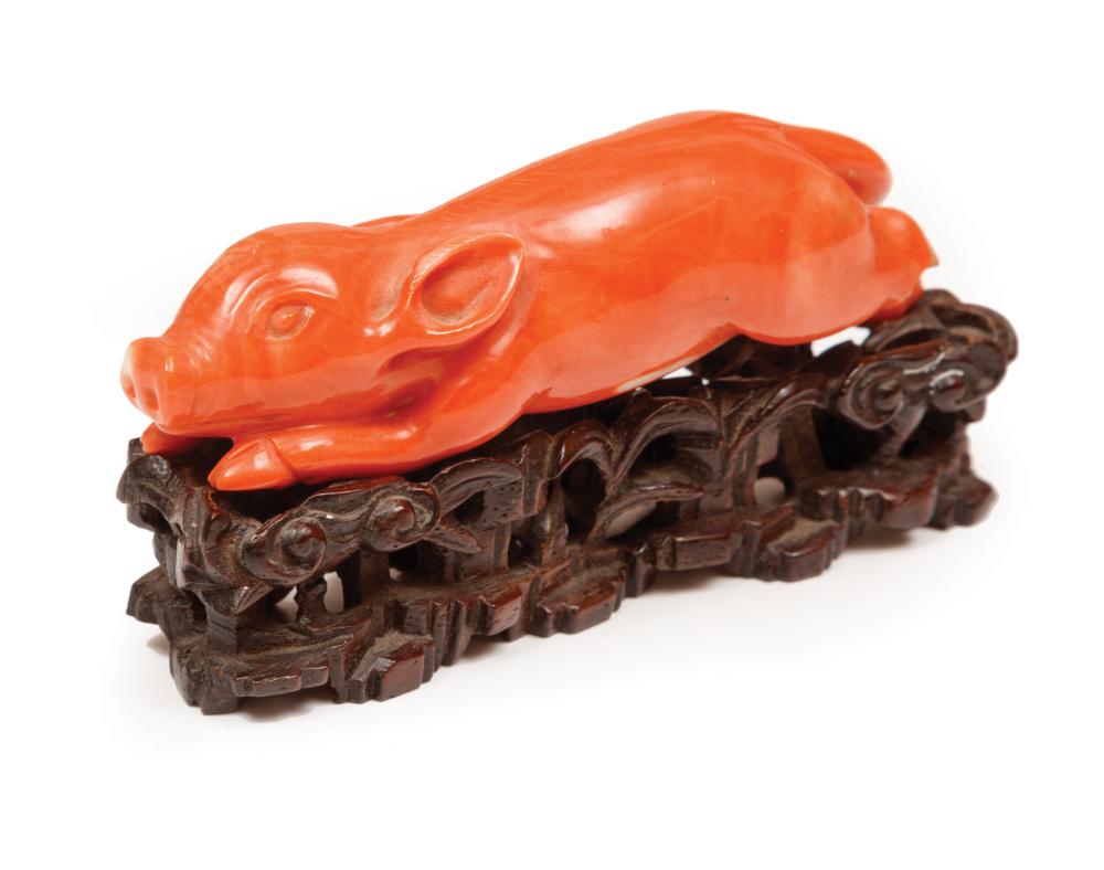 CHINESE CORAL PIG AND PAIR OF SOAPSTONE 3196a2