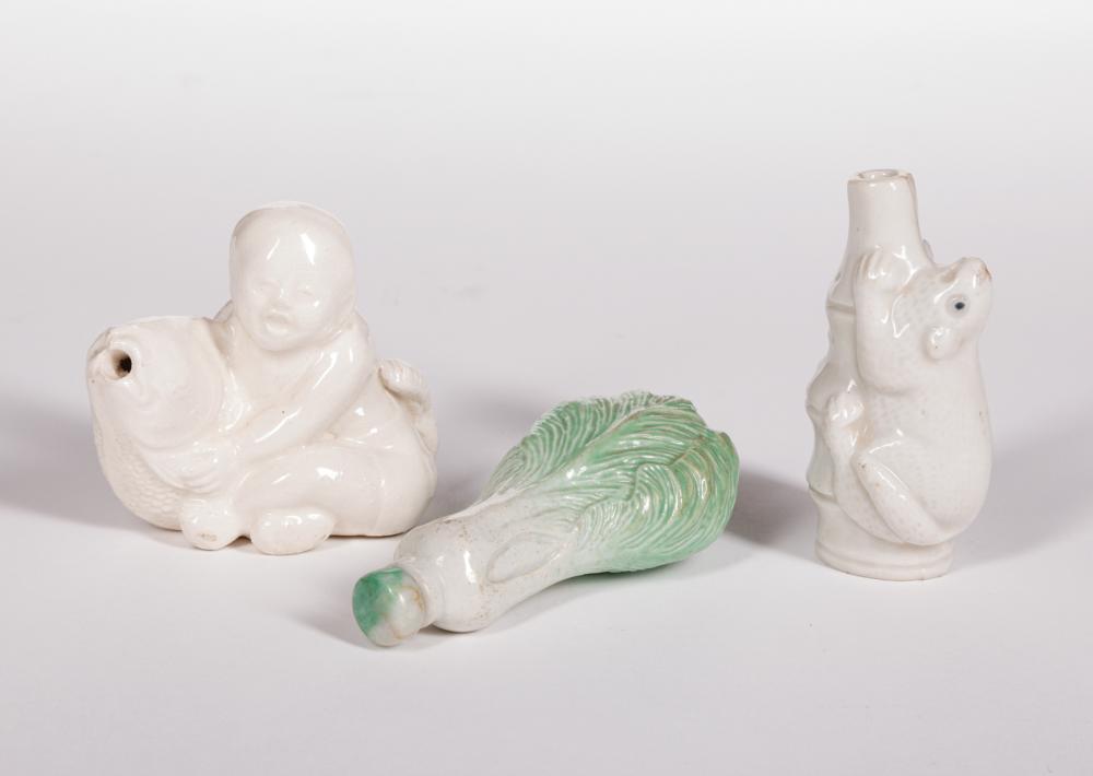 THREE CHINESE MOLDED PORCELAIN 3196b0