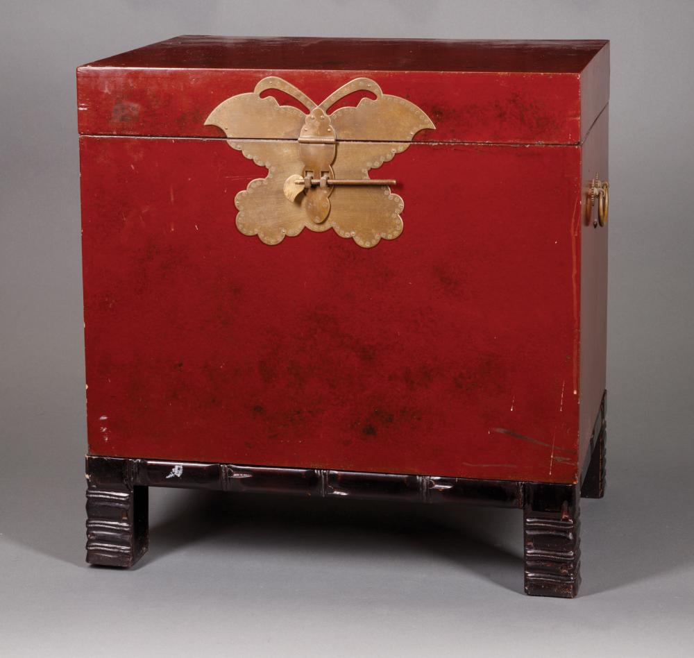 MODERN CHINESE RED LACQUER TRUNKModern 3196ce