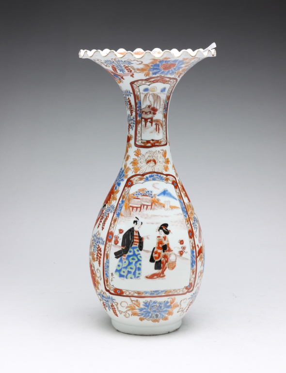 JAPANESE FUKAGAWA PORCELAIN VASE.