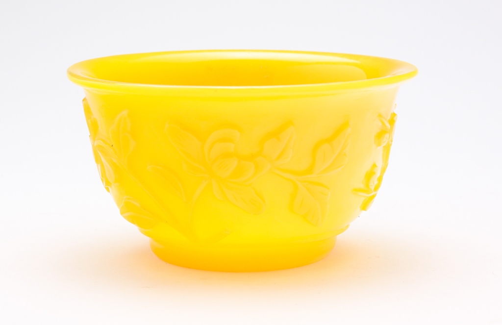 CHINESE YELLOW PEKING GLASS BOWL  319747