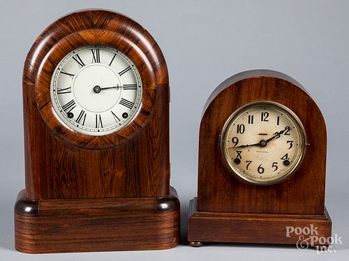 TWO MANTEL CLOCKSTwo mantel clocks,