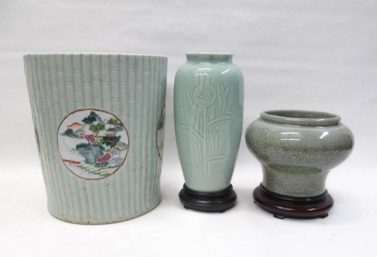 THREE CHINESE CELADON PORCELAIN 3171d1