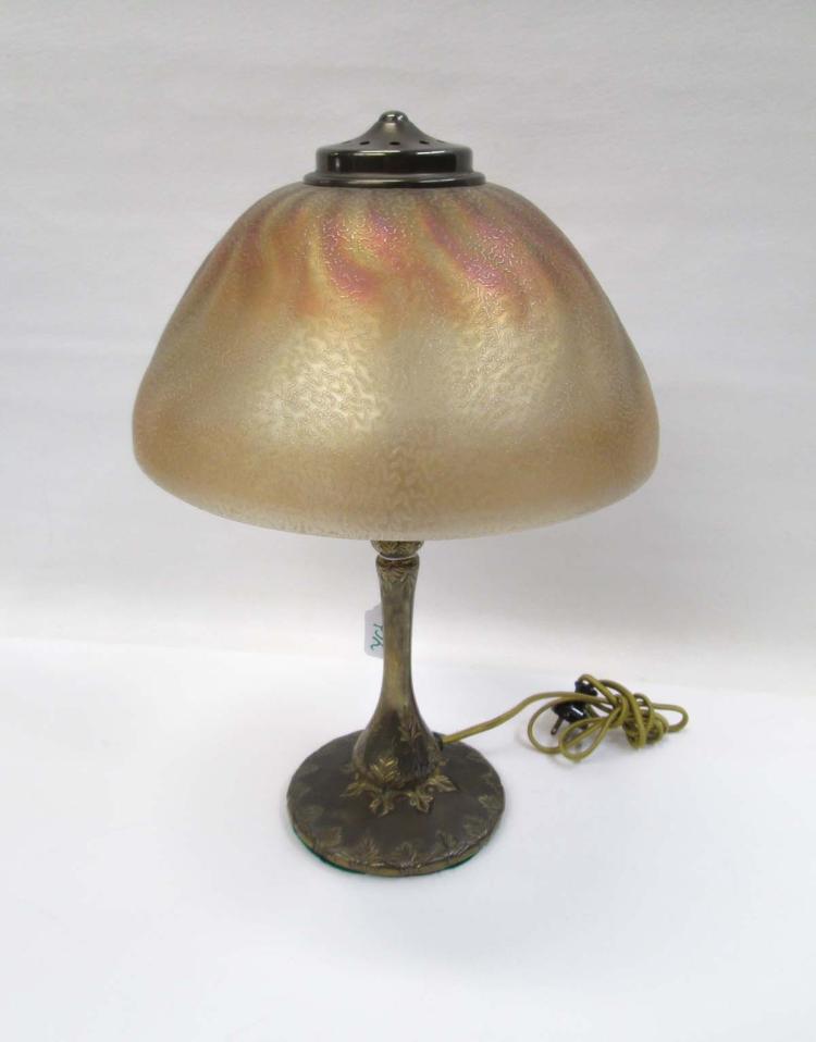 IRIDESCENT GLASS TABLE LAMP THE 31725b