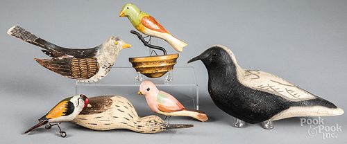 GROUP OF CARVED AND PAINTED BIRDS  317313