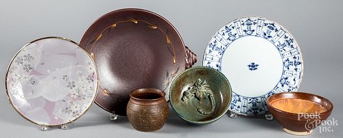 SIX PIECES OF JAPANESE POTTERY 317436