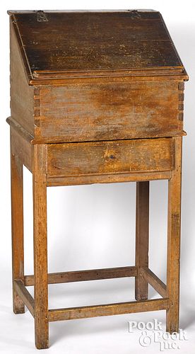 NEW ENGLAND PINE DESK ON STANDNew 317657