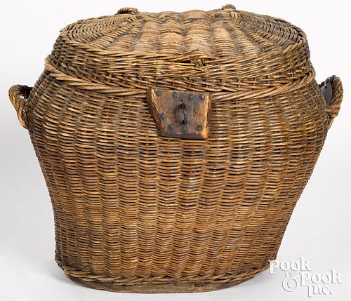 WOVEN REED FIELD BASKETWoven reed