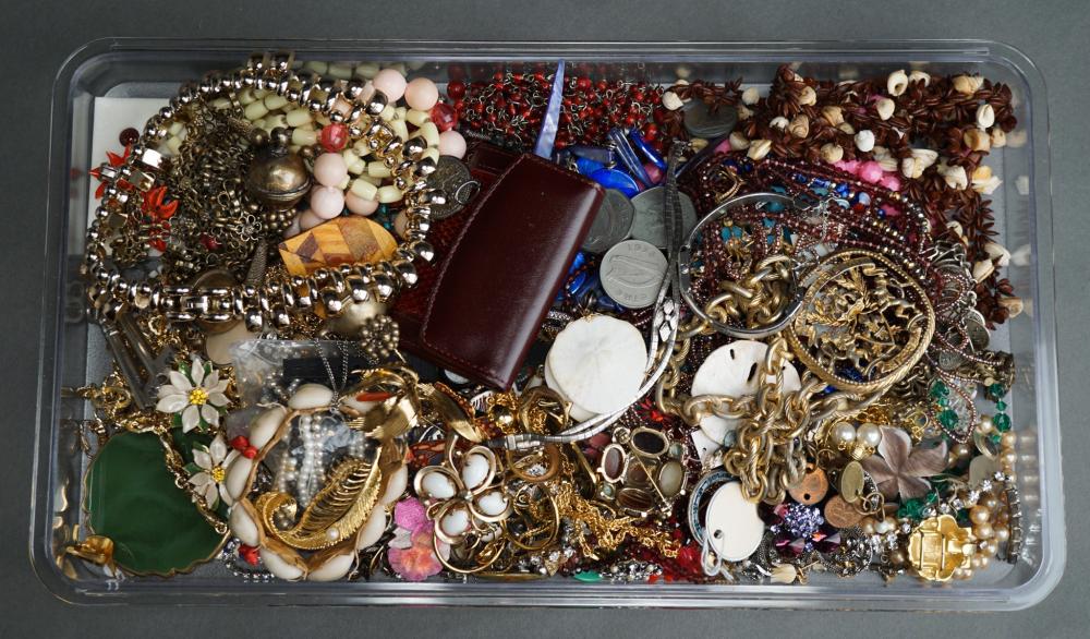 GROUP OF ASSORTED COSTUME JEWELRY