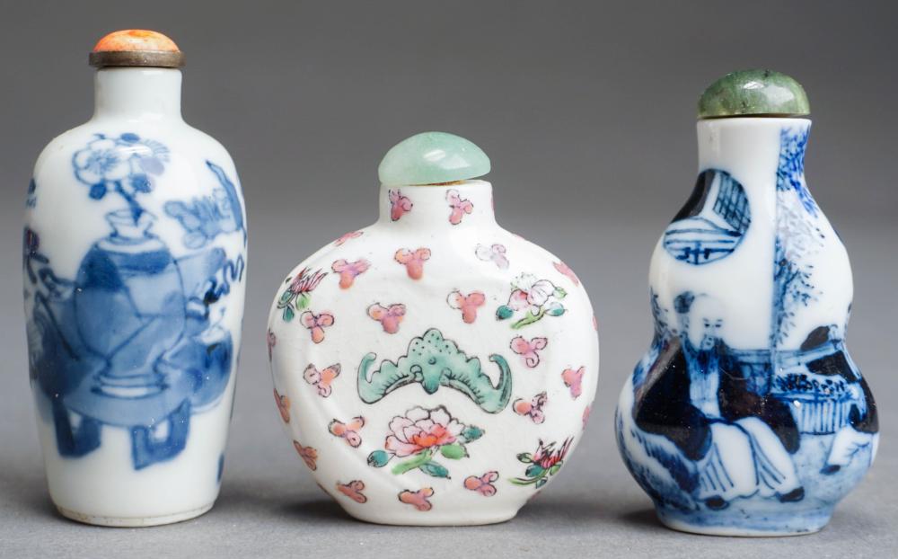 THREE CHINESE PORCELAIN SNUFF BOTTLESThree 3179db