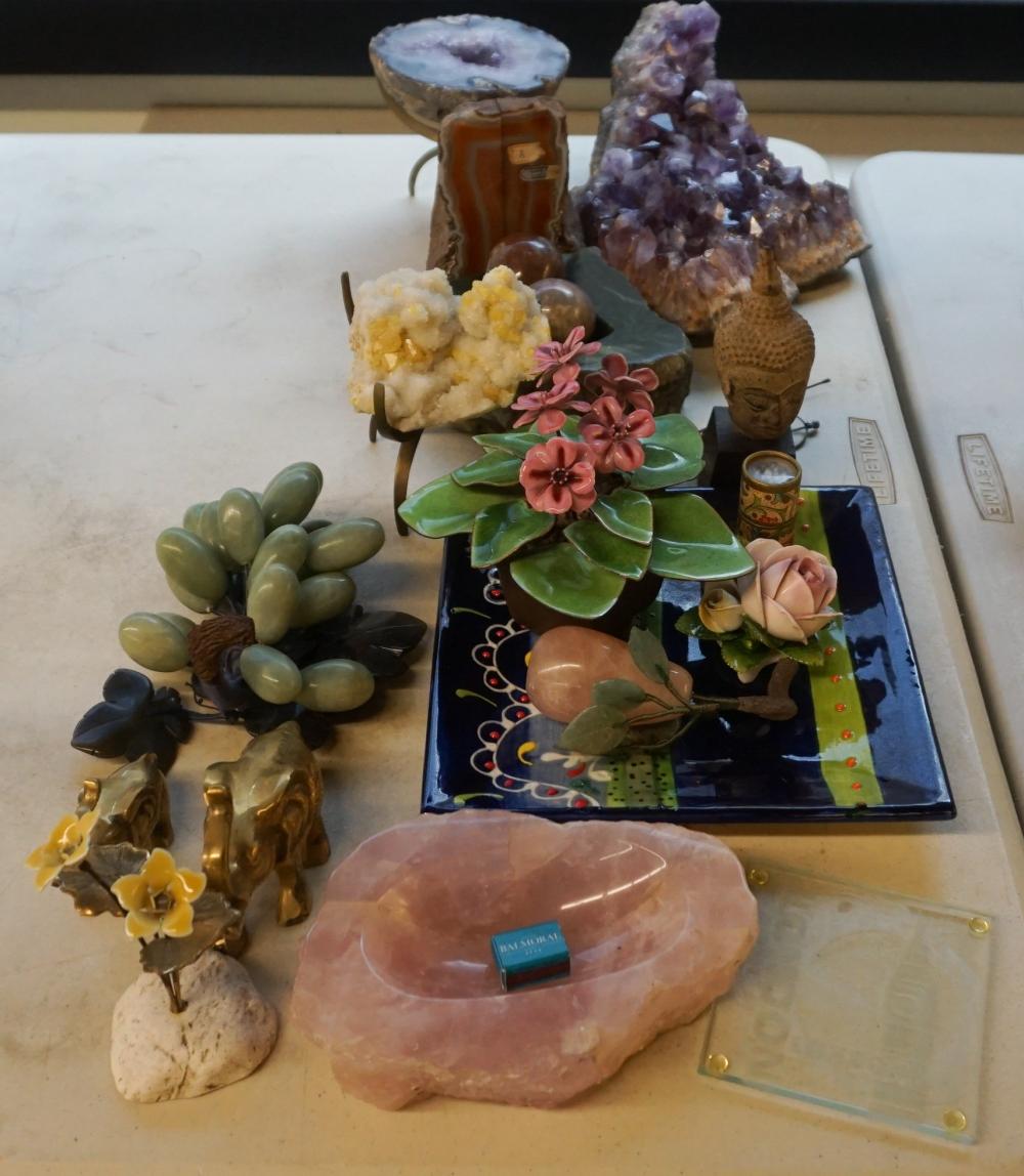 GROUP OF GEODES AND HARDSTONE AND