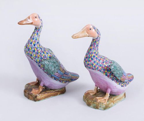PAIR OF CHINESE EXPORT PORCELAIN