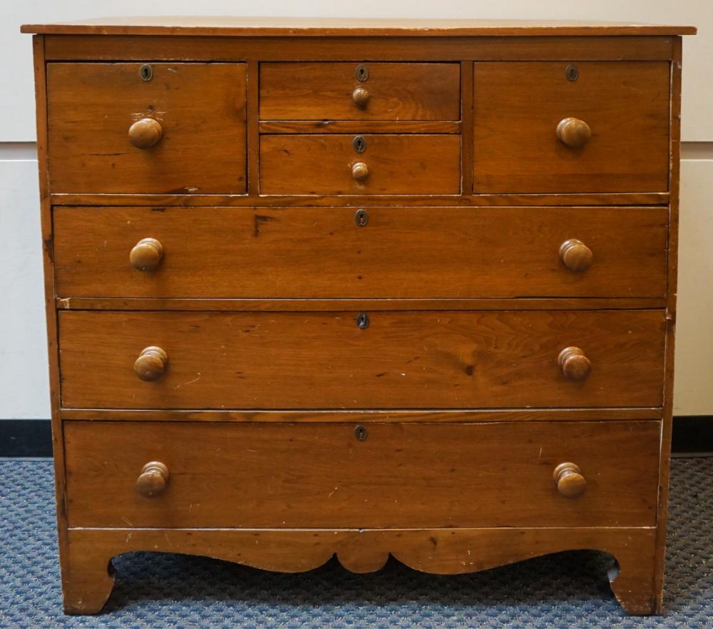 EARLY AMERICAN STYLE PINE CHEST 317caf