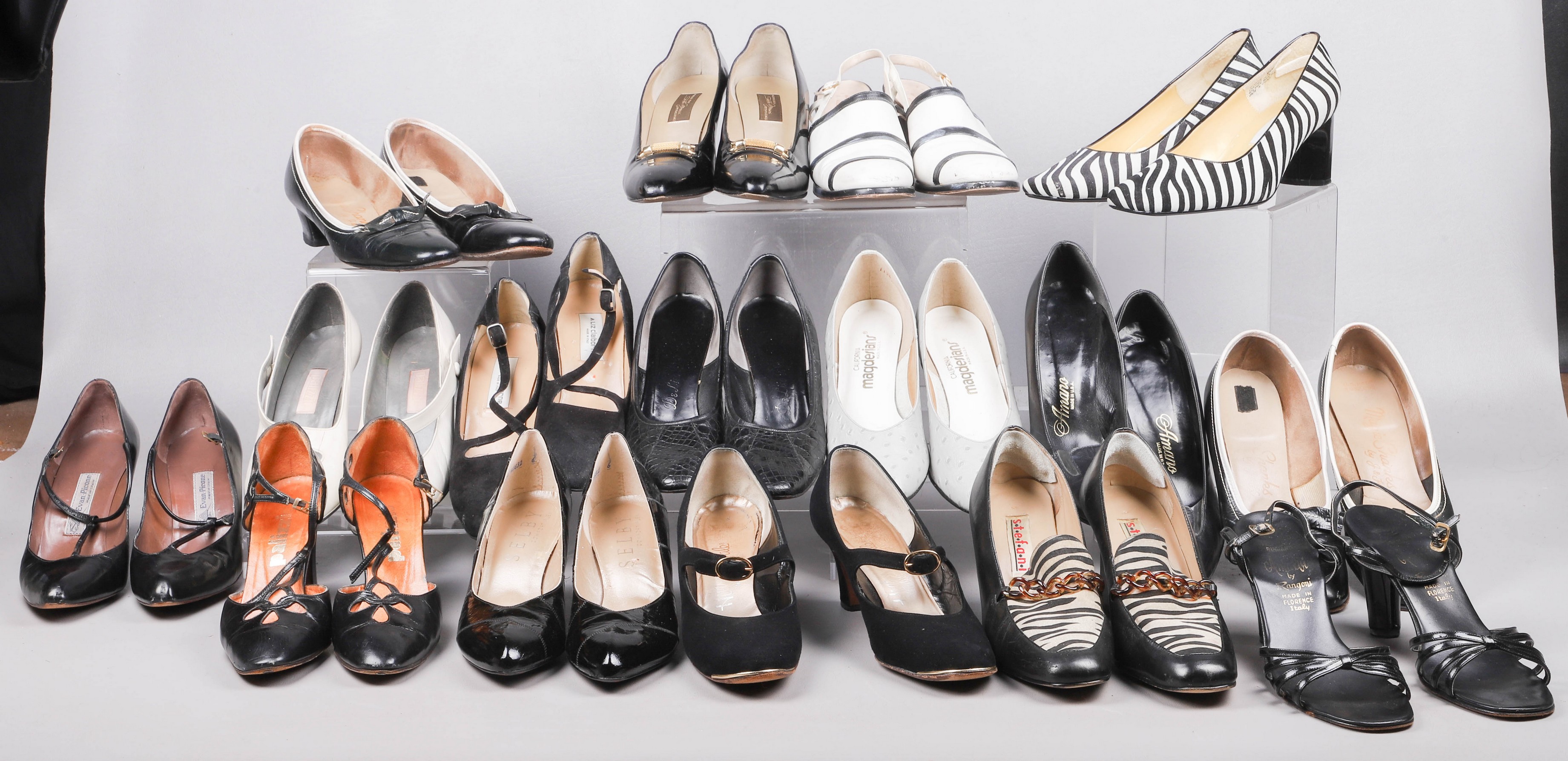 Large lot vintage ladies heels 317d3c