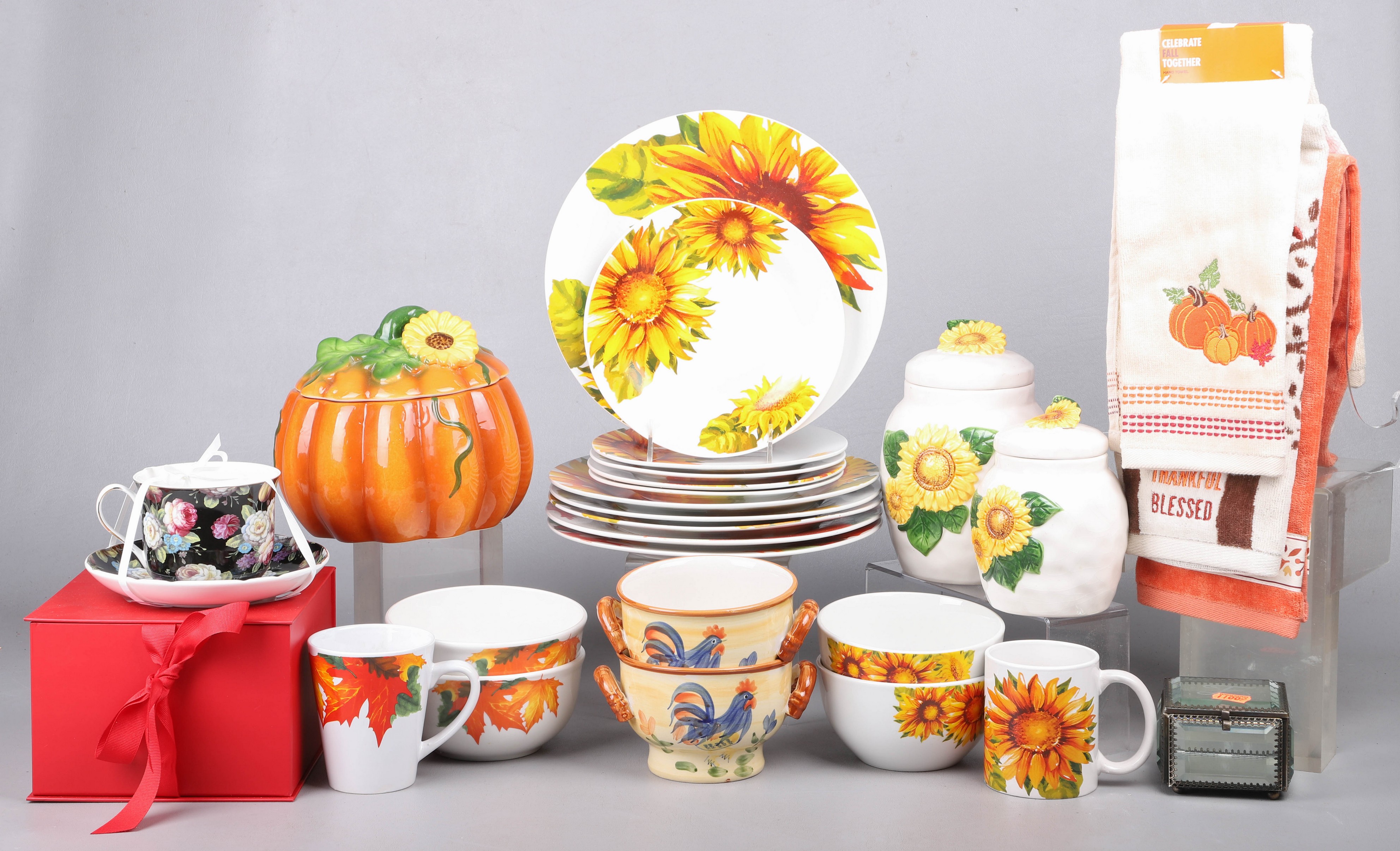 Decorator dinnerware to include