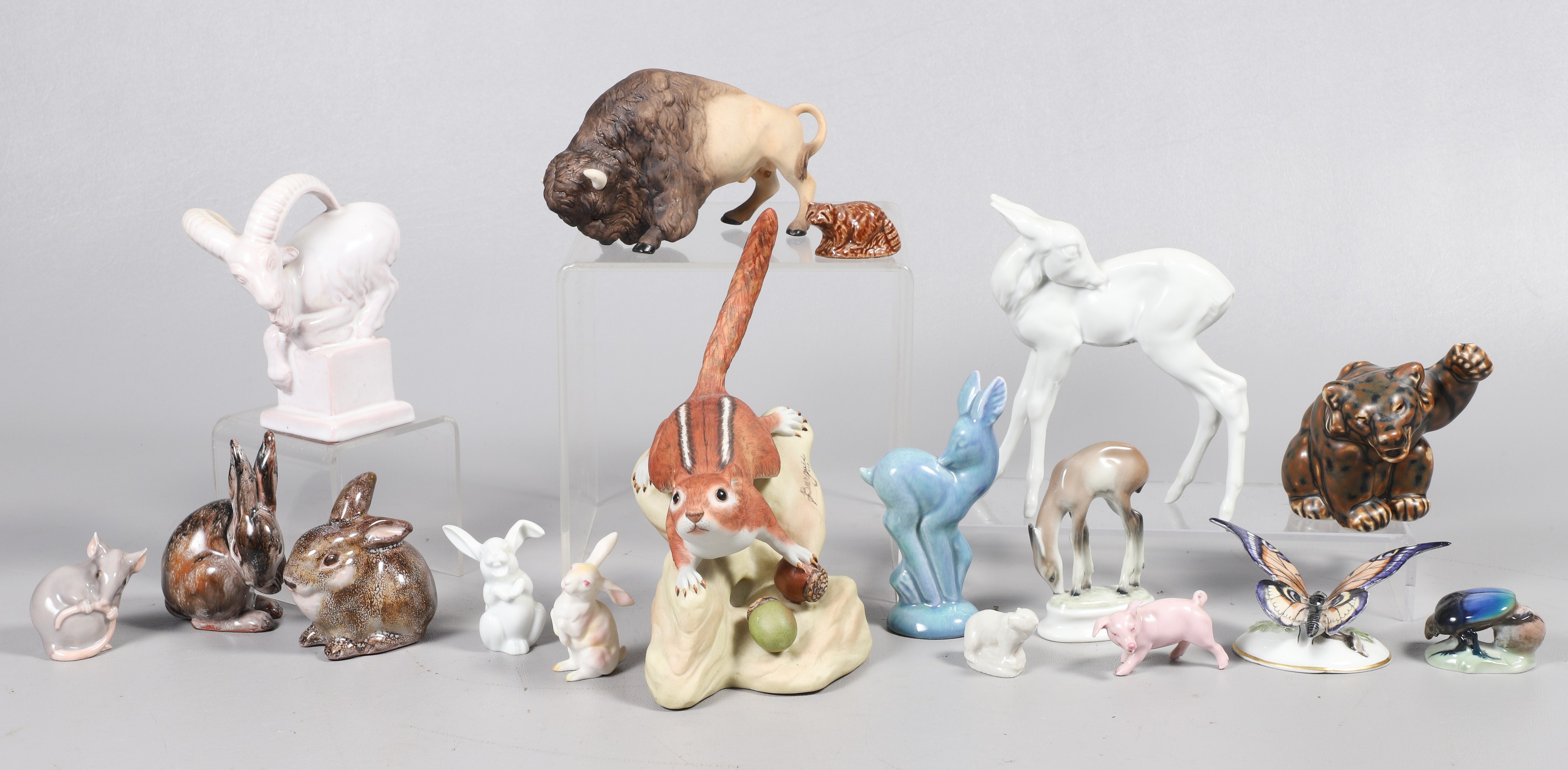 (17) Porcelain animal figurines, including