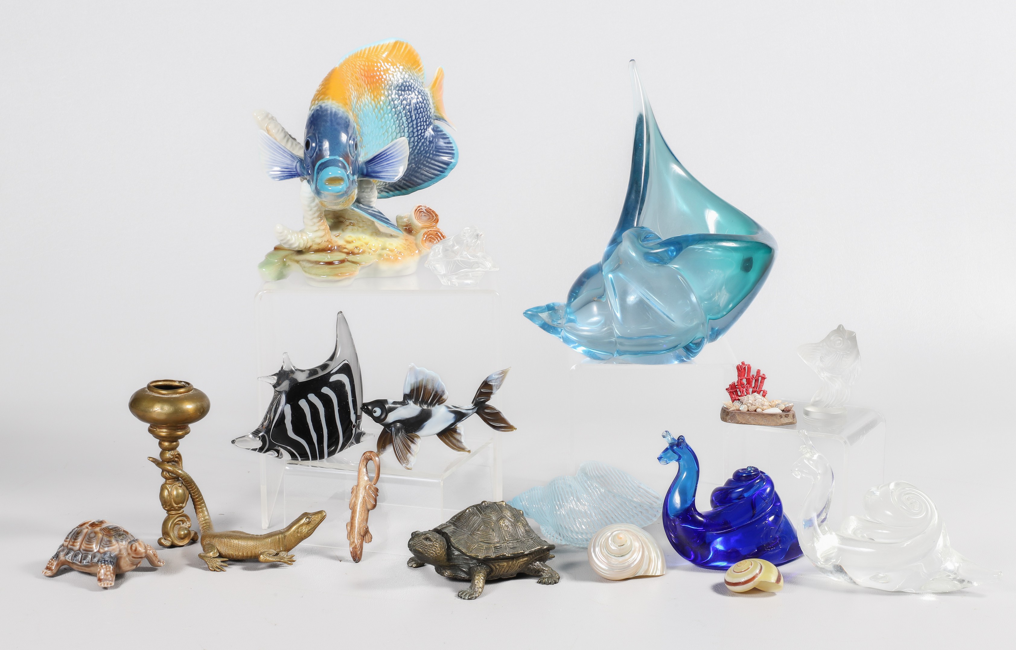 Lot of aquatic related items, including