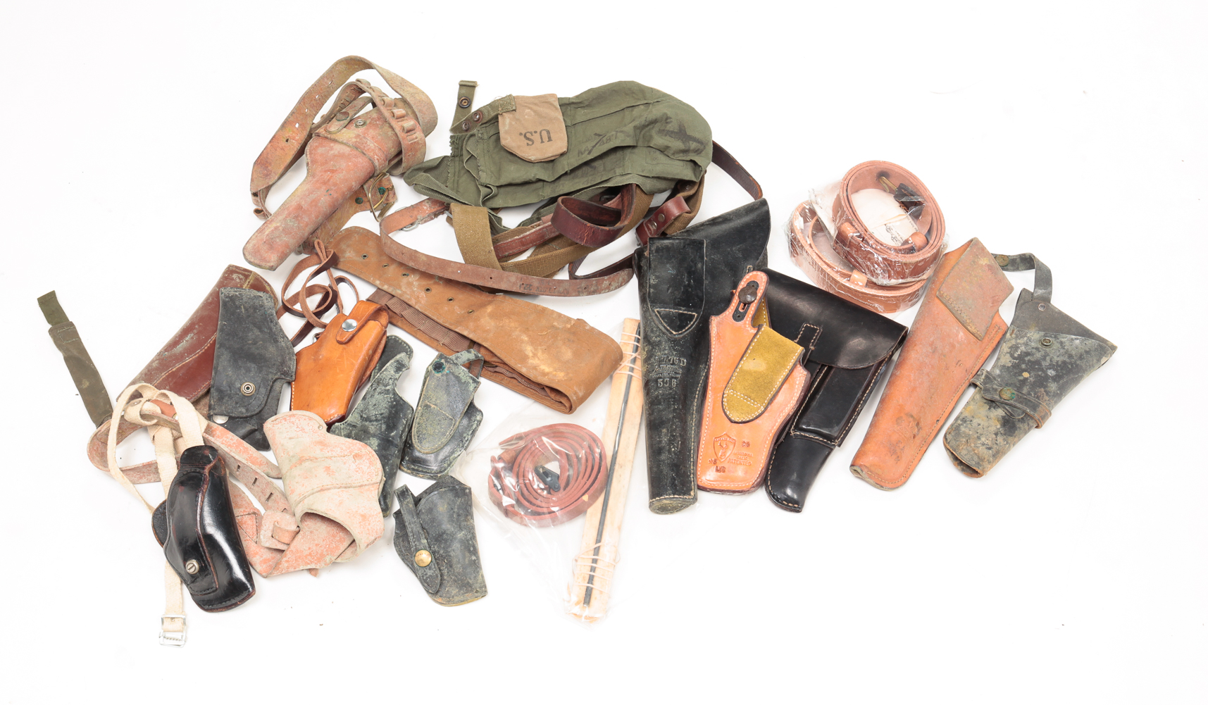 GROUP OF LEATHER MILITARY GOODS