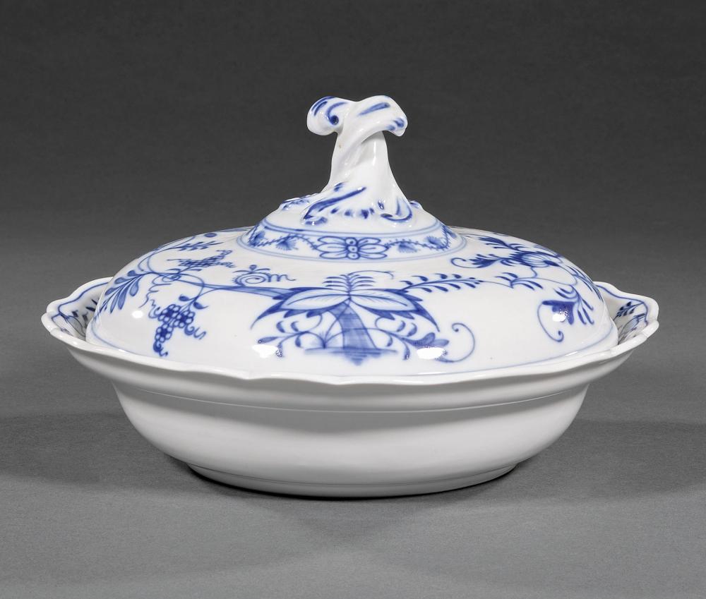 MEISSEN PORCELAIN BLUE ONION VEGETABLE