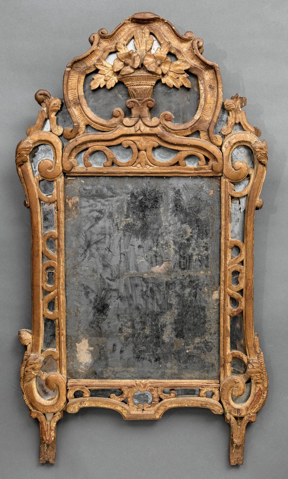 ITALIAN CARVED GILTWOOD MIRRORItalian