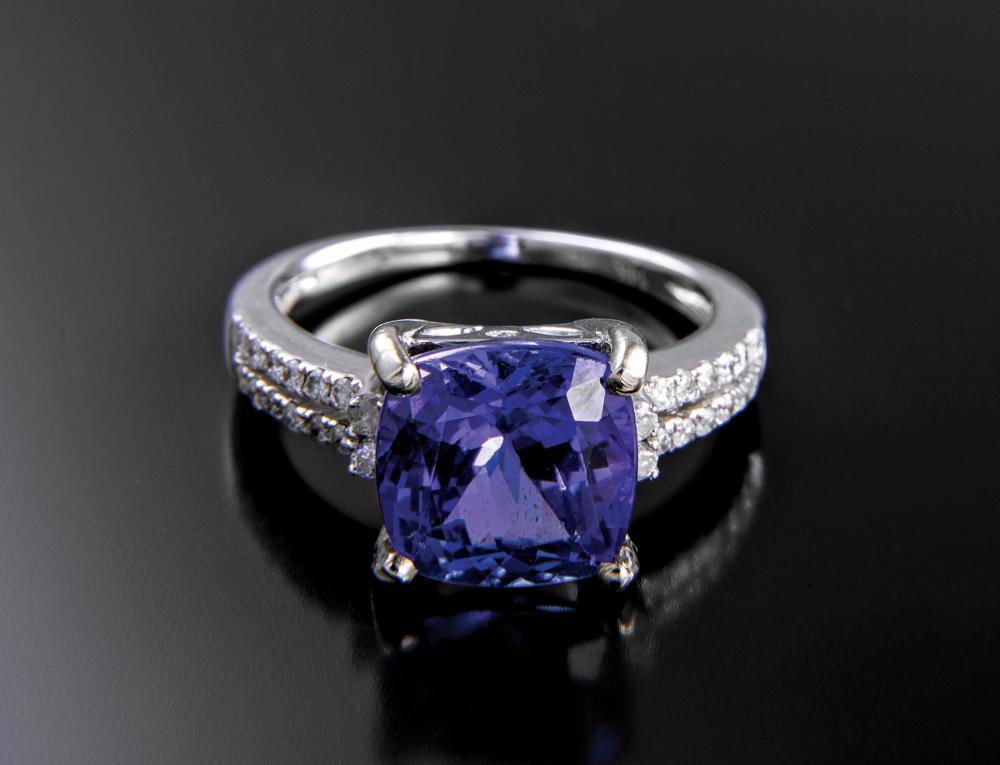 14 KT WHITE GOLD TANZANITE AND 31ae96