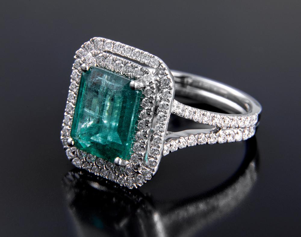 PLATINUM EMERALD AND DIAMOND RINGPlatinum  31ae8f